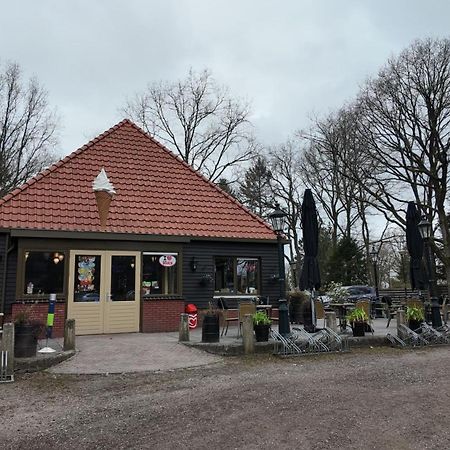 Chalet Kokomo - Gelegen In Bosrijkgebied Van Drenthe エークト エクステリア 写真