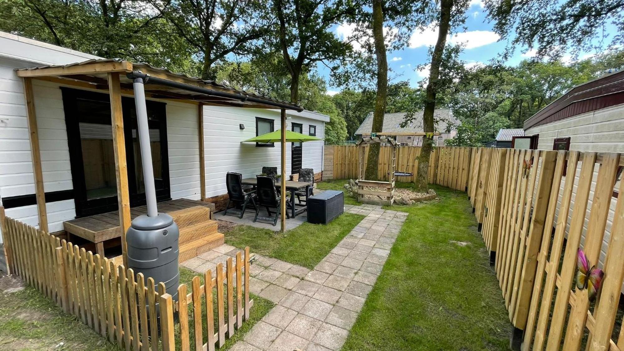 Chalet Kokomo - Gelegen In Bosrijkgebied Van Drenthe エークト エクステリア 写真