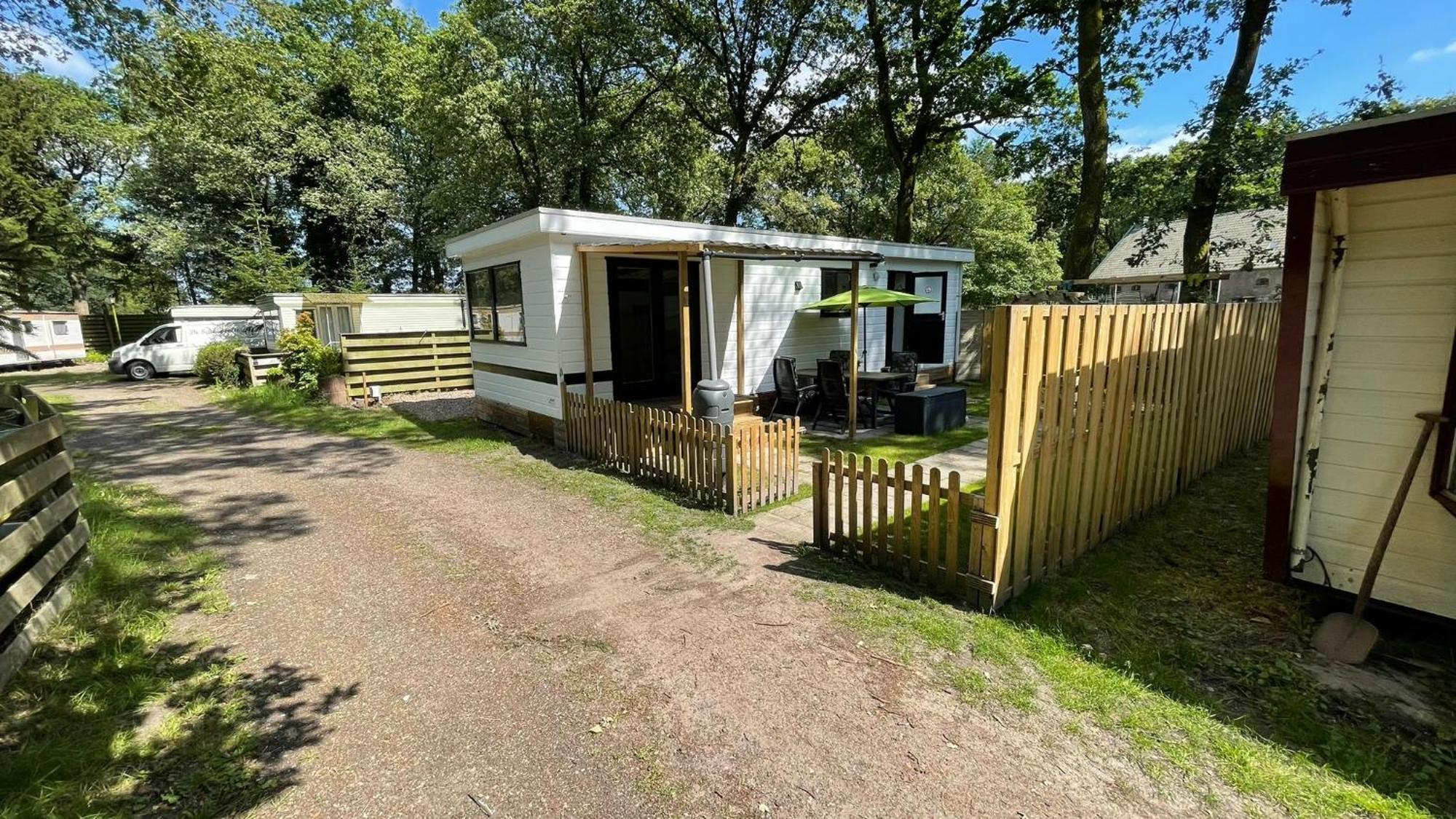 Chalet Kokomo - Gelegen In Bosrijkgebied Van Drenthe エークト エクステリア 写真